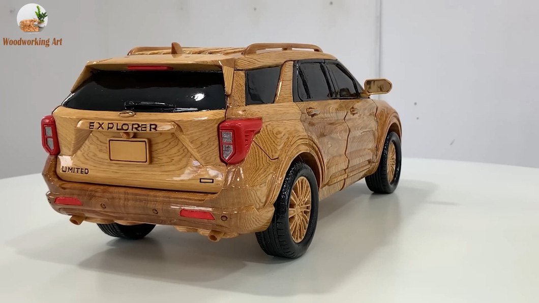 9x 'rolls up its sleeves' to build Ford Explorer 2023 from wood, US newspapers describe it as 'too fragile' - photo 14.