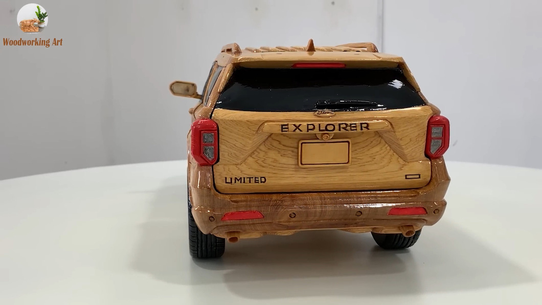 9x 'rolls up its sleeves' to build Ford Explorer 2023 from wood, US newspapers describe it as 'too fragile' - photo 15.