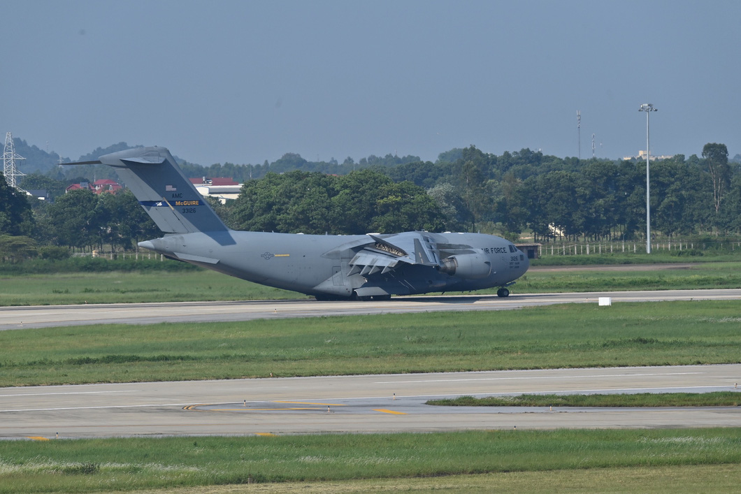 C-17 số hiệu 33126 tại sân bay Nội Bài - Ảnh: QUANG MINH