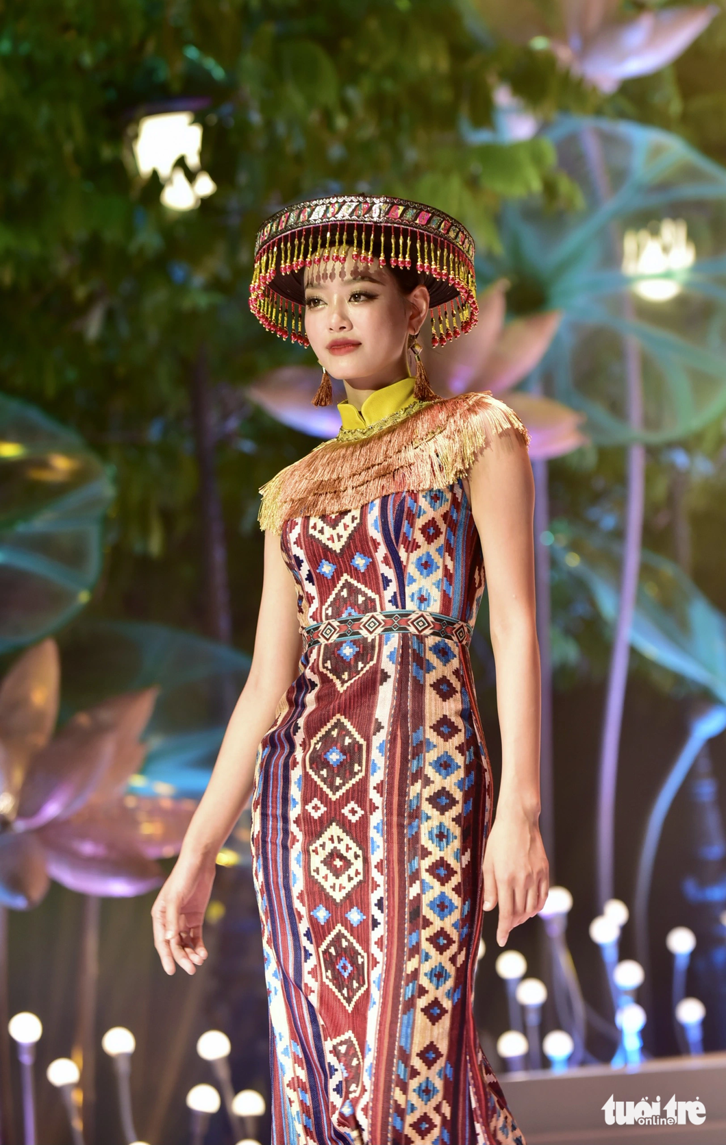 Á hậu Bùi Khánh Linh trong trang phục thổ cẩm - Ảnh: T.T.D.