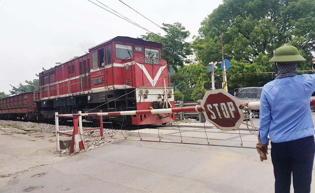 โครงการปรับปรุงงานทางรถไฟที่จำเป็นในส่วนฮานอย - วิญ ทำให้การส่งมอบสถานที่ล่าช้า - ภาพตัวอย่าง: TUAN PHUNG