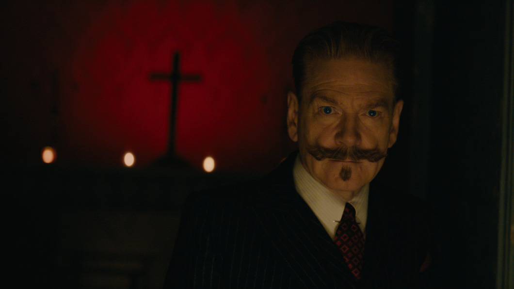 Trong sự nghiệp phá án, đây là lần đầu Hercule Poirot đối mặt với hiện tượng siêu nhiên không thể lý giải - Ảnh: IMDb
