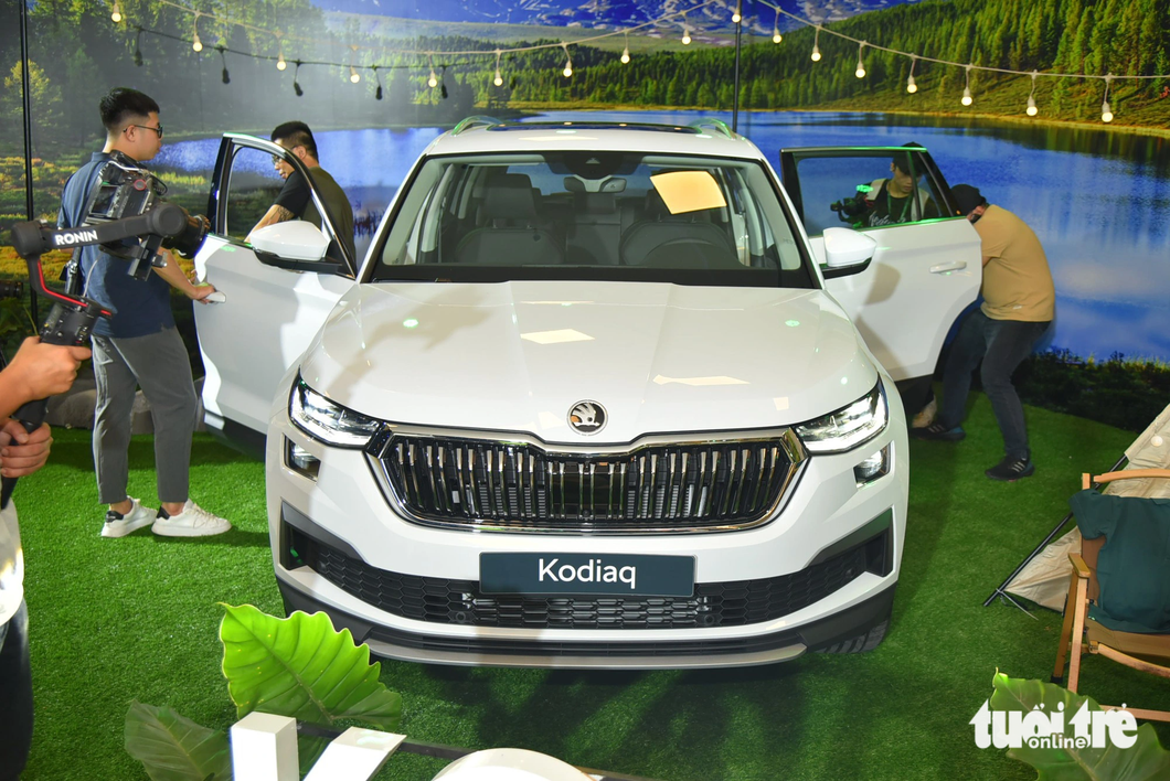 Skoda Kodiaq has 2 versions: Ambition 1.4 TSI and Style 2.0 TSI, priced at 1,189 billion VND and 1,409 billion VND respectively.