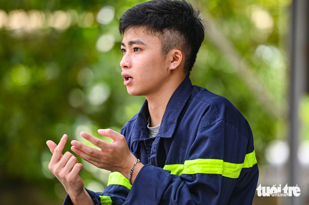 Hạ sĩ Nguyễn Quốc Trung, Đội cảnh sát phòng cháy chữa cháy & cứu nạn cứu hộ Công an quận Thanh Xuân, Hà Nội - Ảnh: HỒNG QUANG