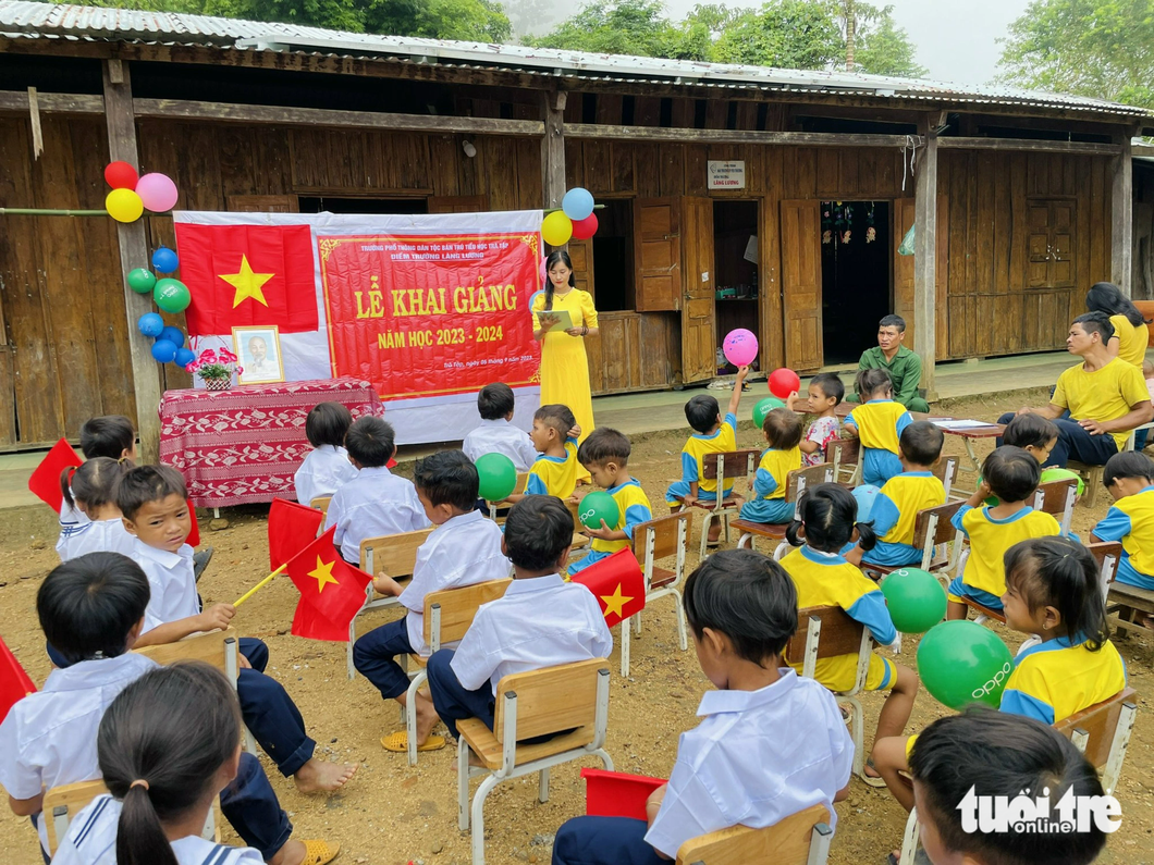 Cô Thu đọc thư chúc mừng khai giảng năm học mới của Chủ tịch nước 