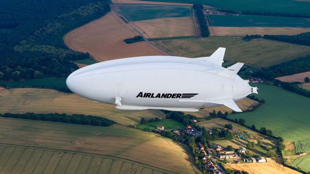 Airship becomes 'world's largest aircraft': as long as a football field, as high as 6 double-decker buses - Photo 1.