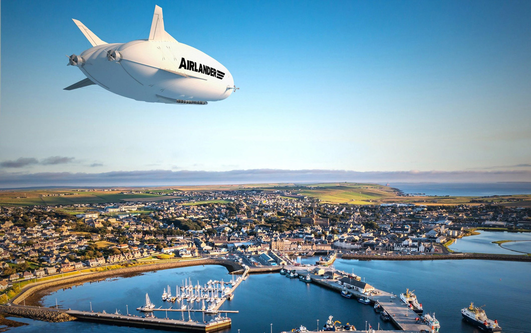 Airship becomes 'world's largest aircraft': as long as a football field, as high as 6 double-decker buses - Photo 10.