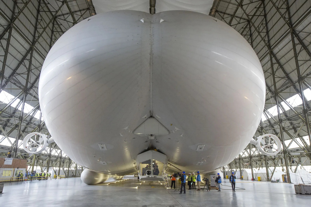 Airship becomes 'world's largest aircraft': as long as a football field, as high as 6 double-decker buses - Photo 3.