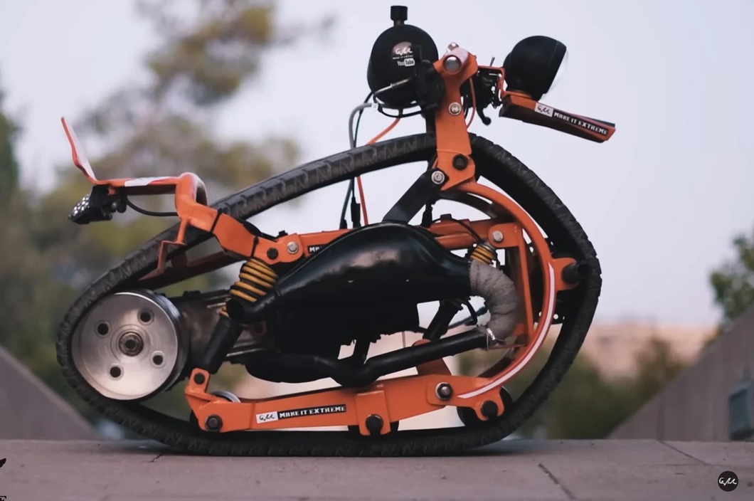 Unique one-wheel motorbike: the 'shell' is made from car tyres, it is so easy to ride that even a novice can perform spectacular tricks - Photo 2. Unique one-wheel motorbike: the 'shell' is made from car tyres, it is so easy to ride that even a novice can perform spectacular tricks - Photo 2.