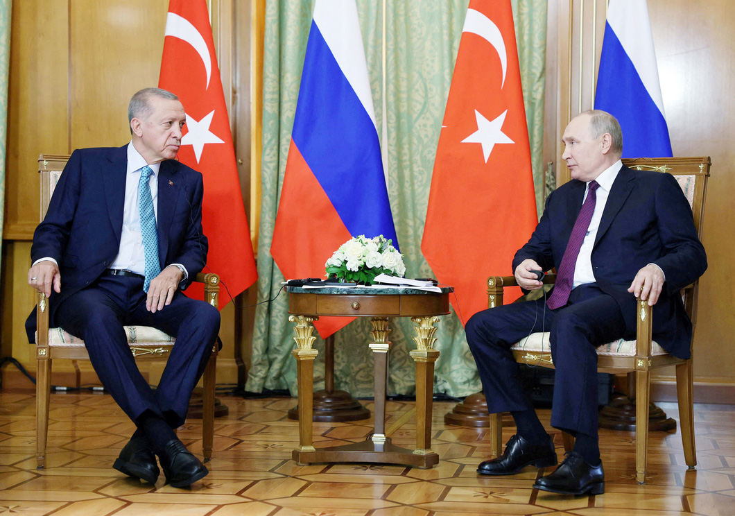 Tổng thống Nga Vladimir Putin (phải) hội đàm với người đồng cấp Thổ Nhĩ Kỳ Tayyip Erdogan ở Sochi, Nga ngày 4-9 - Ảnh: Reuters