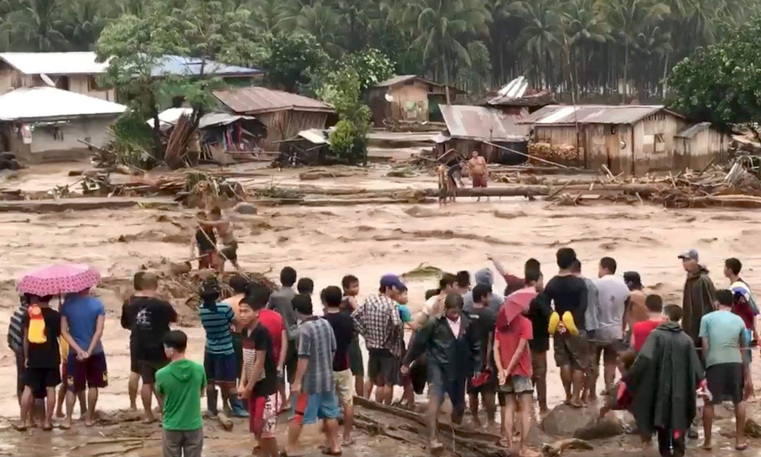 Thế giới trong tuần qua ảnh: bão Tembin tàn phá Philippines - Ảnh 1.