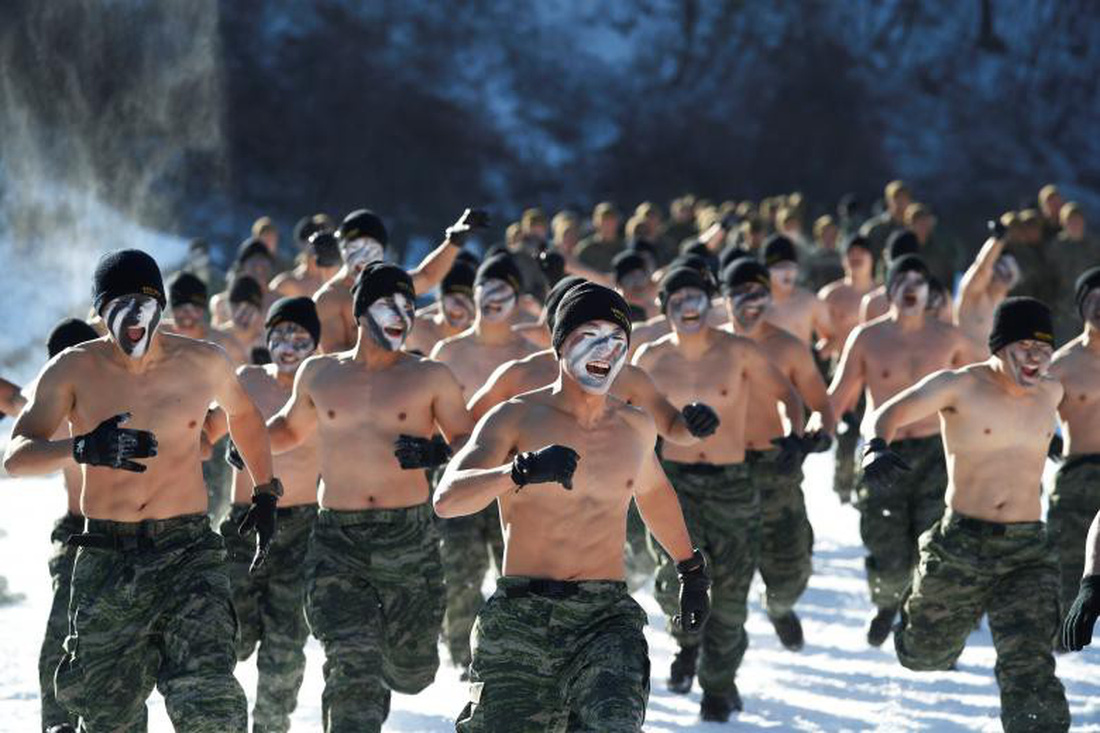 Binh sĩ Mỹ - Hàn tập luyện trong thời tiết rét âm 20 độ C - Ảnh 4.