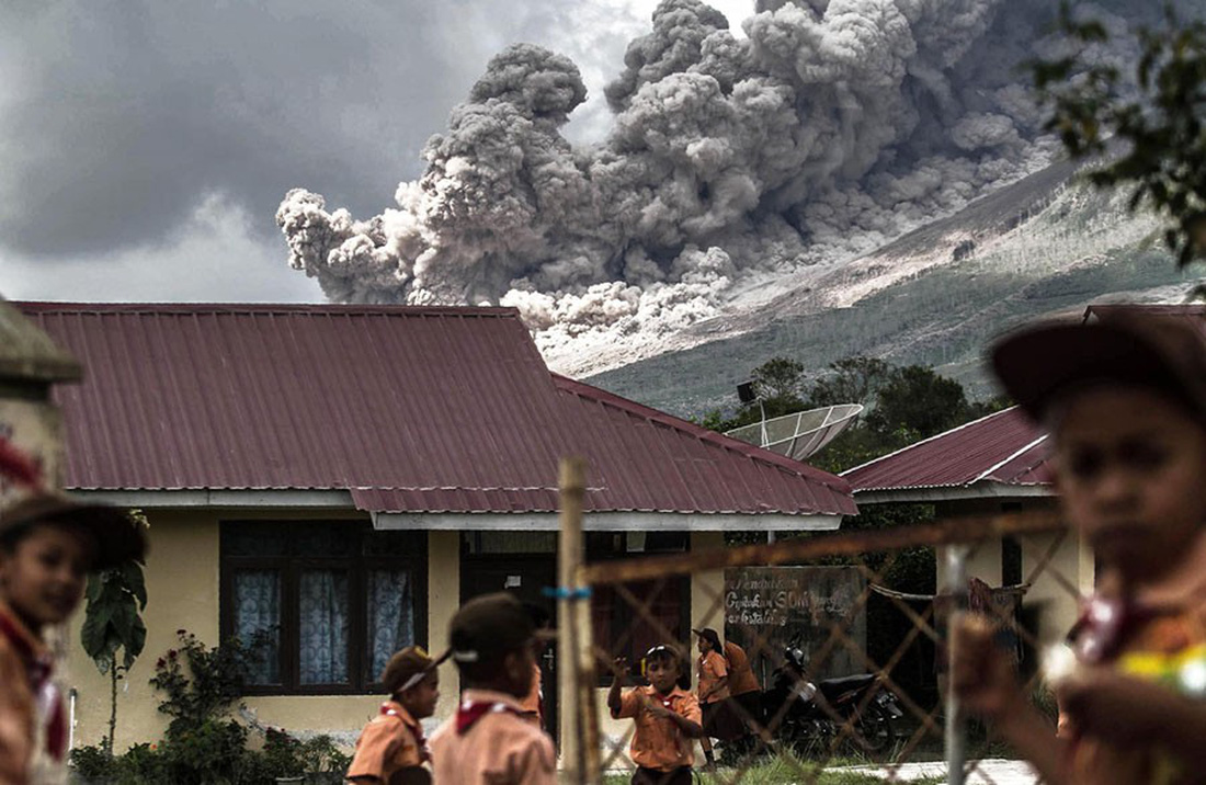Những hình ảnh núi lửa phun trào ám ảnh trong năm 2017 - Ảnh 1.