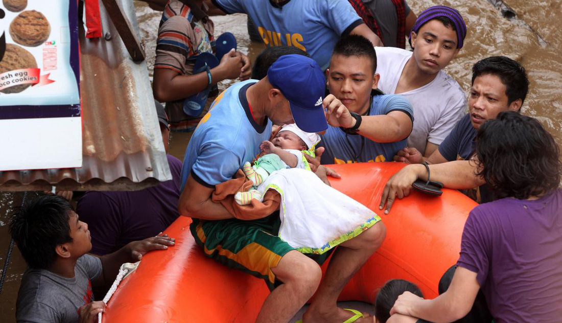 Thế giới trong tuần qua ảnh: bão Tembin tàn phá Philippines - Ảnh 2.