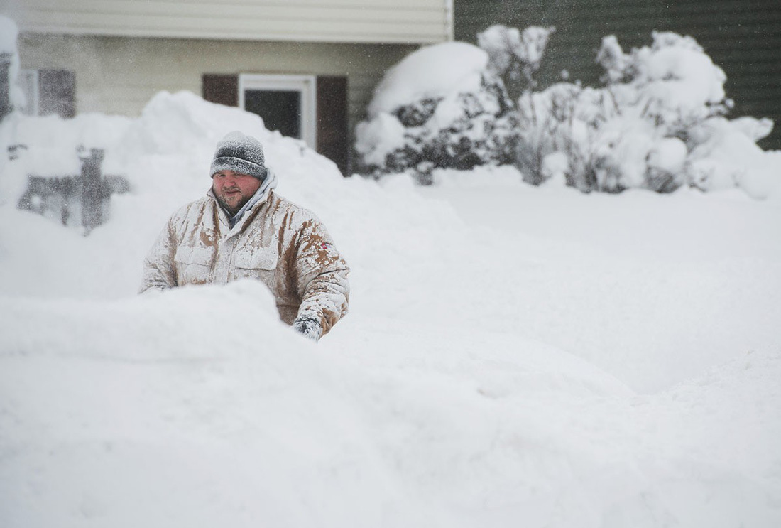 Thế giới trong tuần qua ảnh: tuyết rơi kỷ lục ở Mỹ, nổ ở Afghanistan - Ảnh 1.