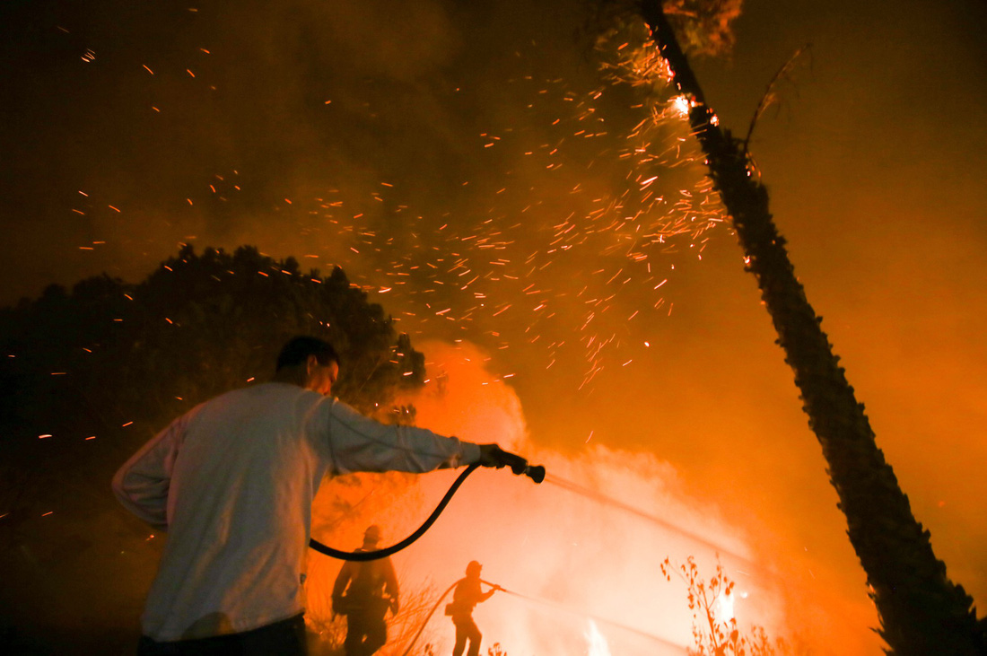 Những hình ảnh kinh hoàng ở biển lửa California - Ảnh 13.