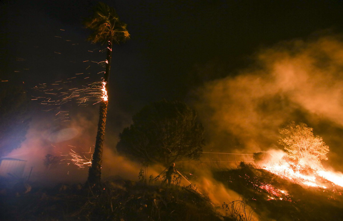 Những hình ảnh kinh hoàng ở biển lửa California - Ảnh 15.