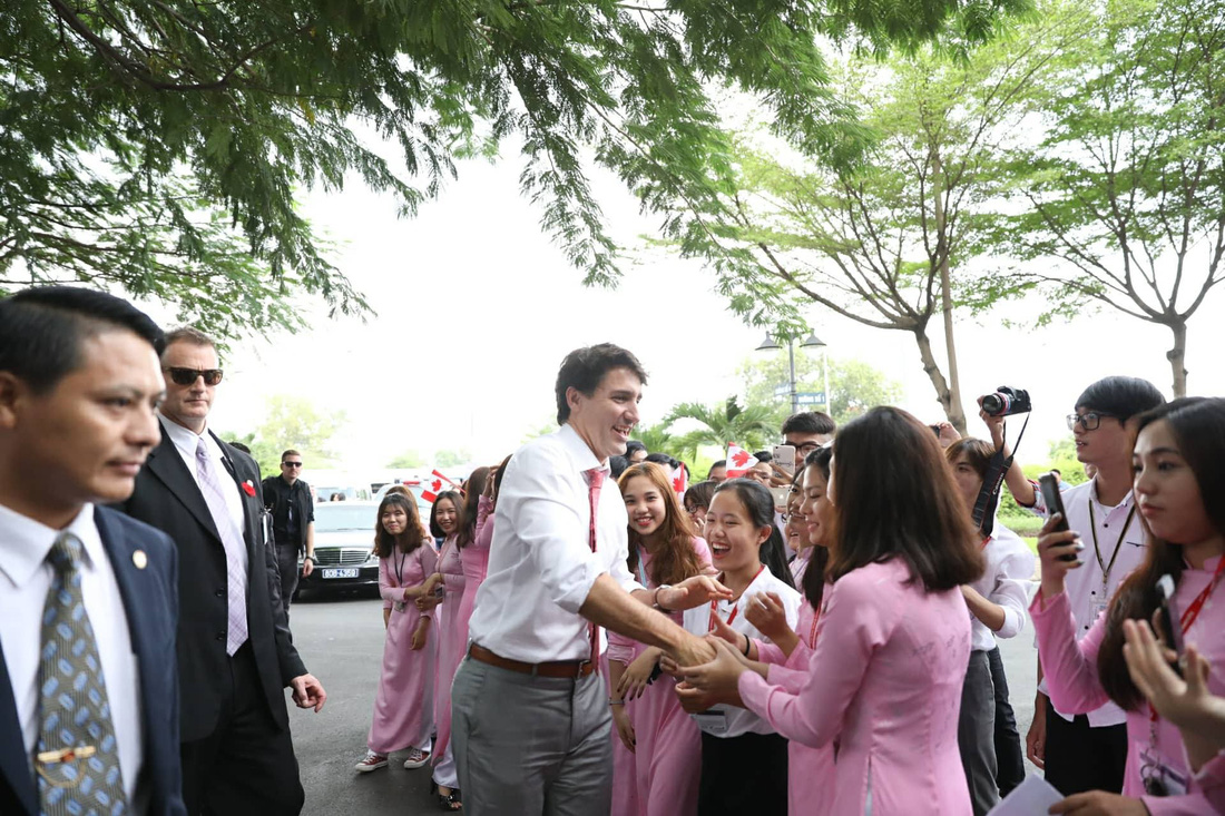 Thủ tướng Canada: Tôi từng mơ làm giáo viên - Ảnh 7. Thủ tướng Canada: Tôi từng mơ làm giáo viên - Ảnh 7.