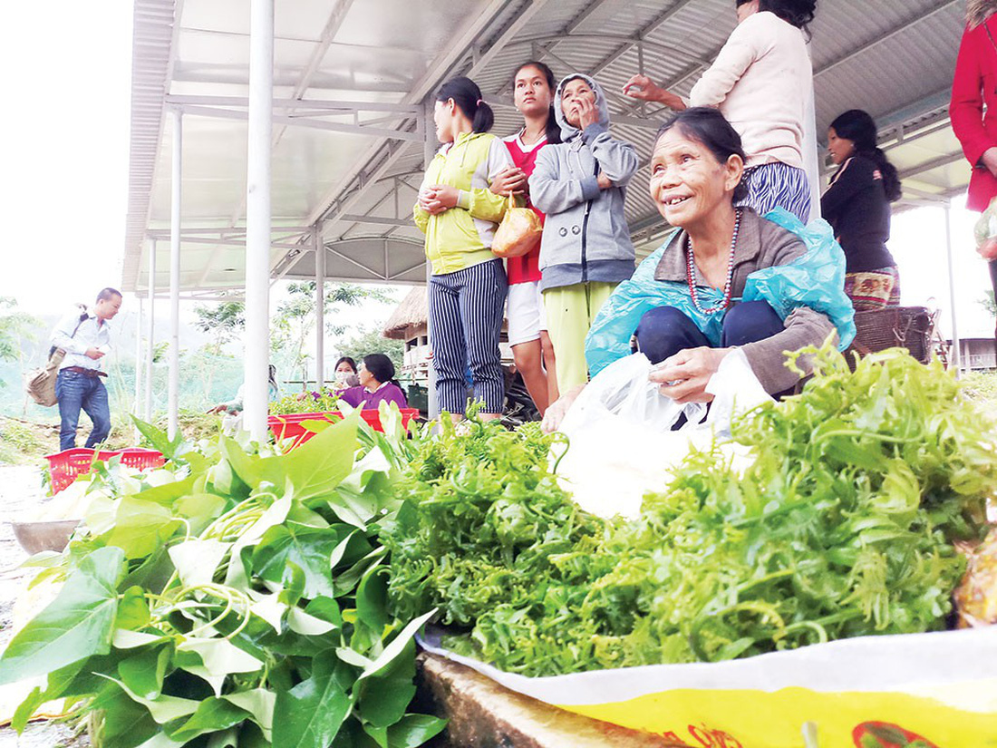 Chợ phiên Năm Ngàn có cái duyên, cái tình - Ảnh 4.