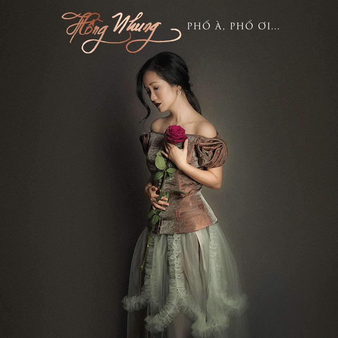 Hồng Nhung: diva chẳng cần hát nhạc diva - Ảnh 3.