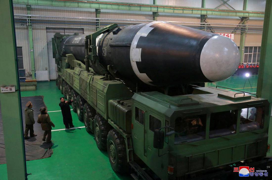 Tên lửa Hwasong-15 của Triều Tiên đáng gờm cỡ nào? - Ảnh 1.