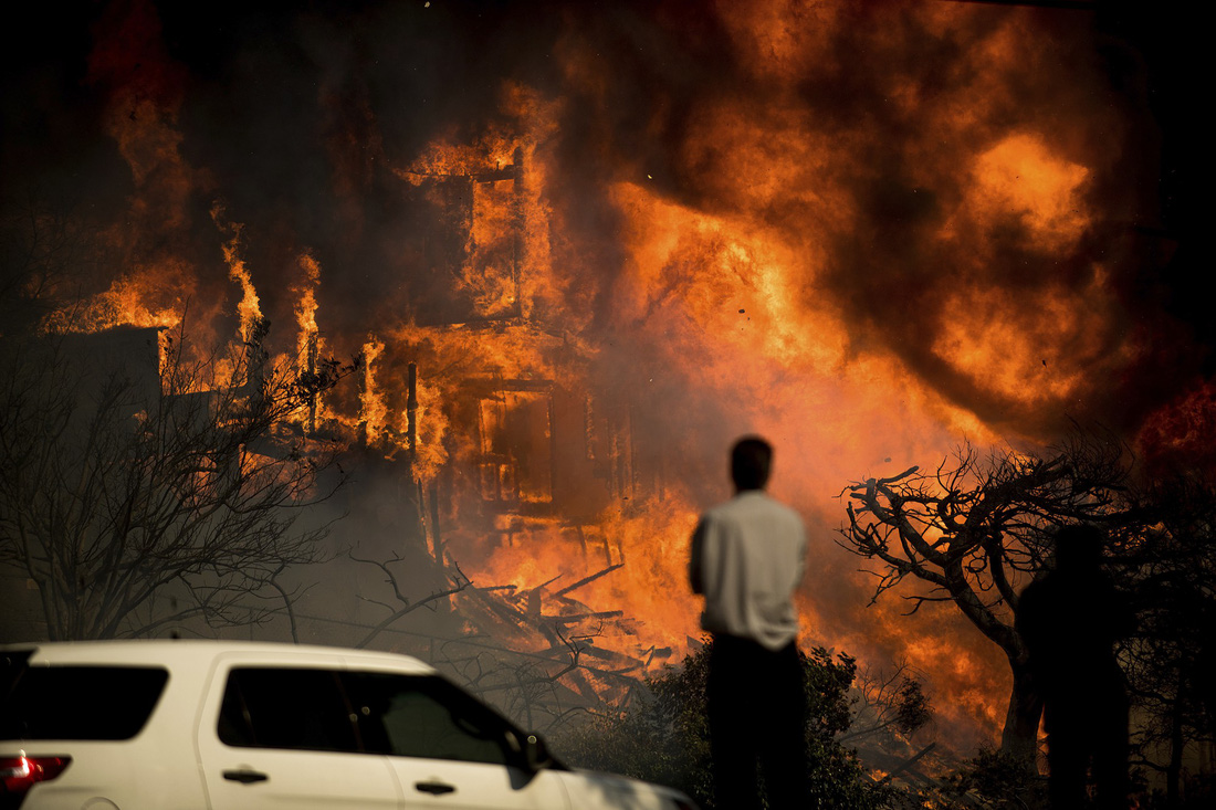 Những hình ảnh kinh hoàng ở biển lửa California - Ảnh 7.