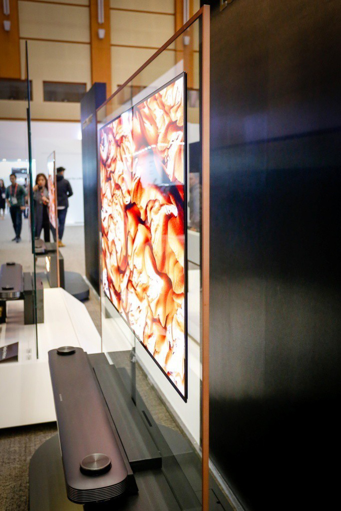 Chiêm ngưỡng mẫu TV “siêu mỏng” của LG - Ảnh 2.