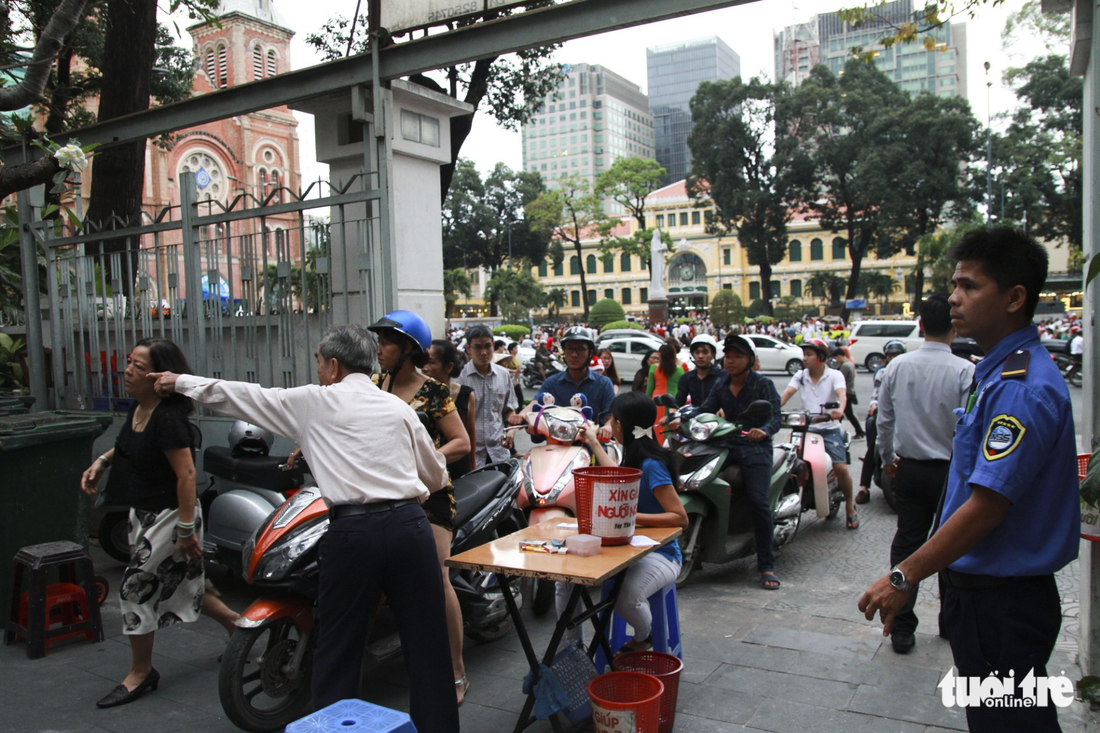 Trung tâm Sài Gòn đông nghẹt đêm Giáng sinh Photo-1-1514122031652-1514122264417