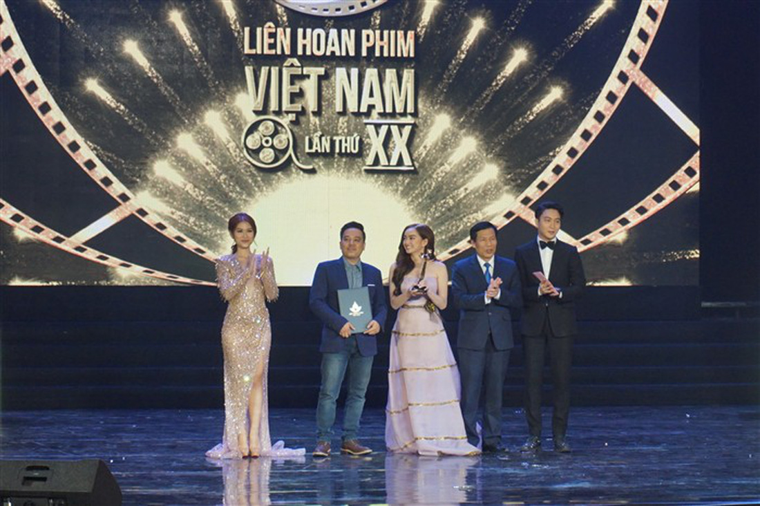 Đạo diễn Em chưa 18 muốn tặng Bông Sen Vàng cho Charlie Nguyễn - Ảnh 6.