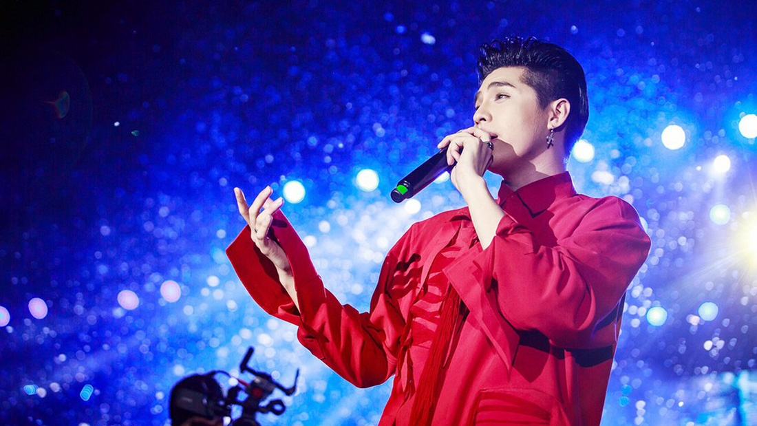 Noo Phước Thịnh tự làm MC, hát live trước 20.000 khán giả - Ảnh 6.