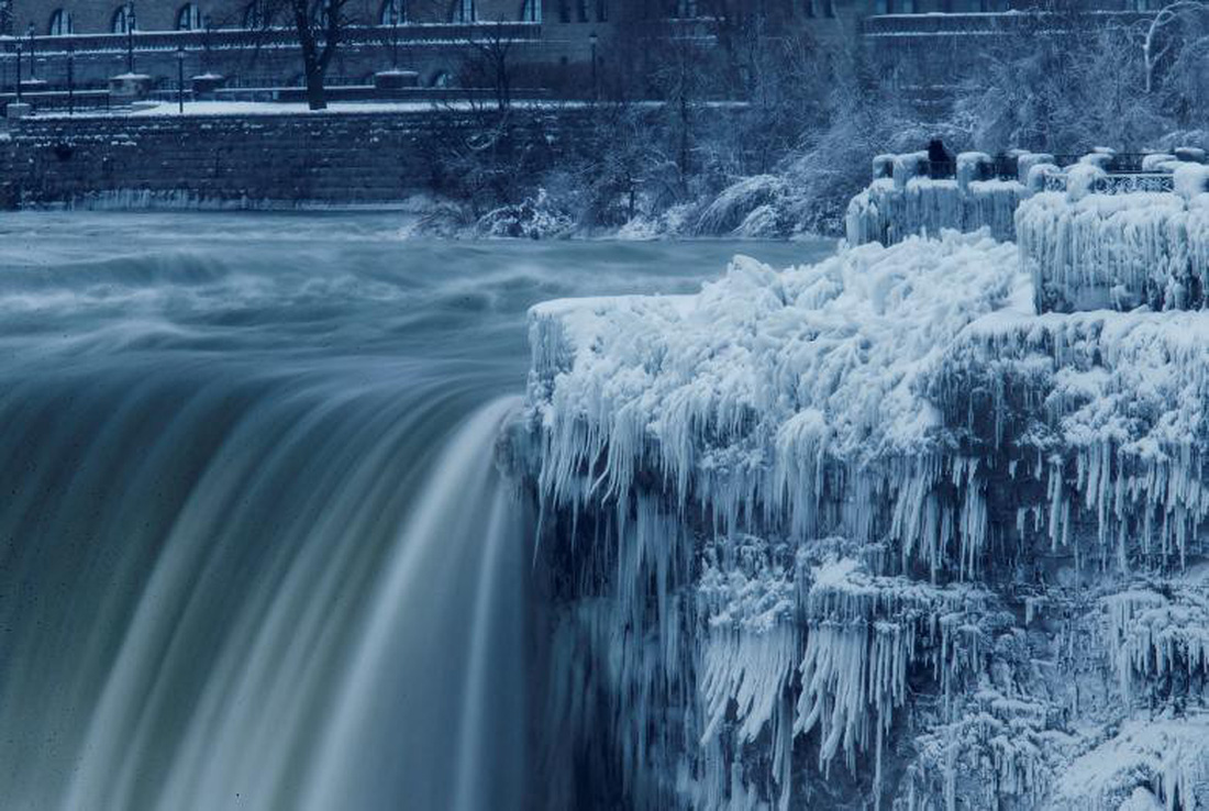 Du khách ngắm thác Niagara trong băng giá - Ảnh 2.