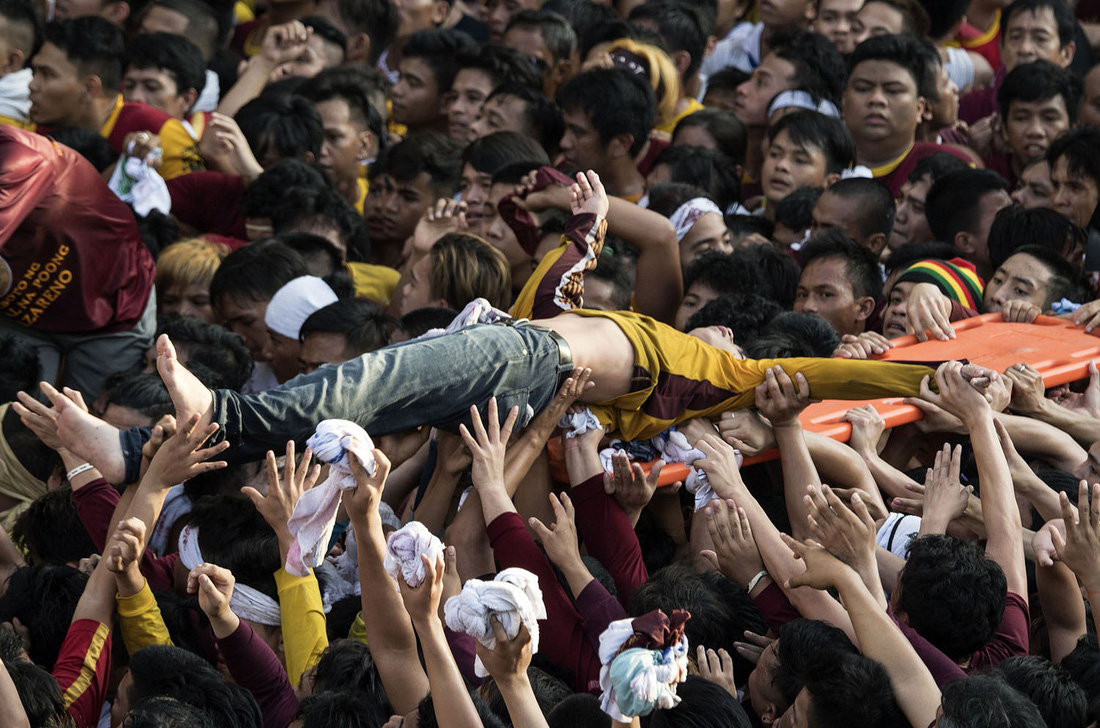 Chen lấn kinh hoàng tại lễ hội Black Nazarene ở Philippines - Ảnh 10.