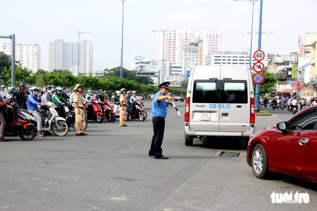 Xe tải kéo sập mái che, phong tỏa hầm Thủ Thiêm - Ảnh 7.