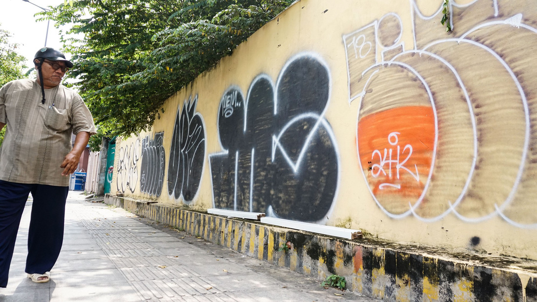 Tranh tường, graffiti và... bôi bẩn đường phố - Ảnh 12.