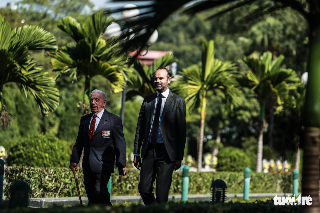Thủ tướng Pháp thăm di tích Điện Biên Phủ - Ảnh 7.