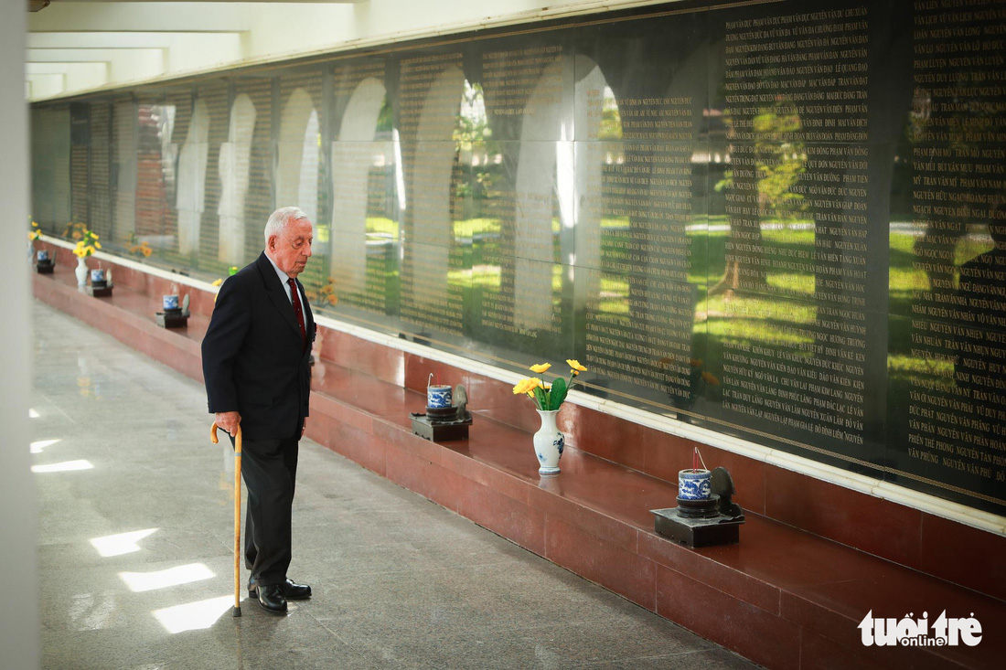 Thủ tướng Pháp thăm di tích Điện Biên Phủ - Ảnh 9.