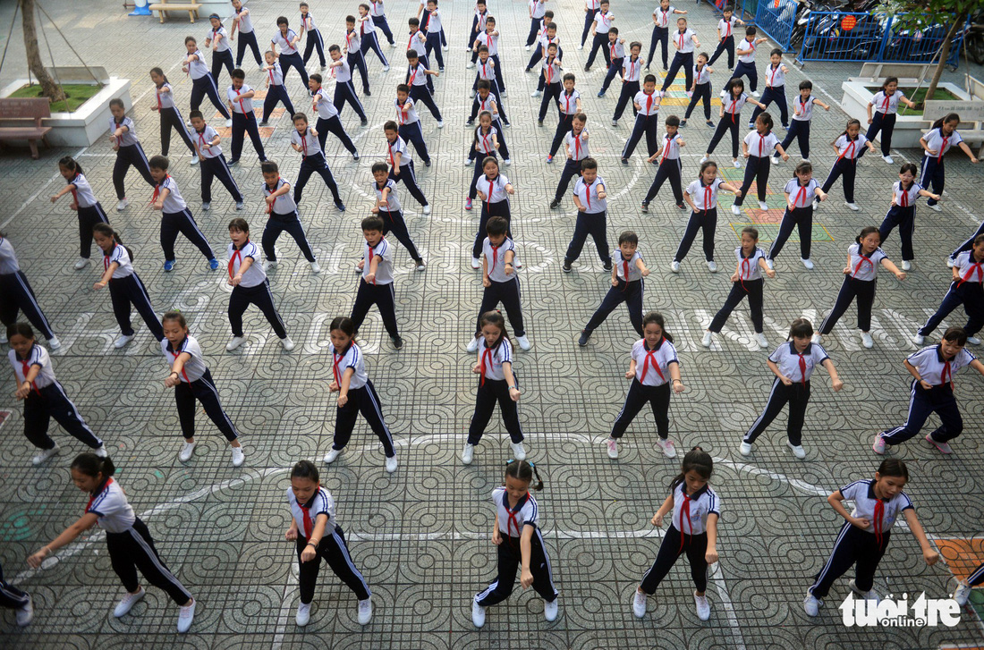 Học trò Sài Gòn thích thú tập thể dục với nhạc võ Vovinam - Ảnh 4.