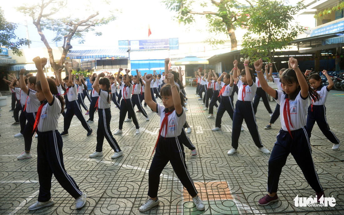 Học trò Sài Gòn thích thú tập thể dục với nhạc võ Vovinam - Ảnh 5.