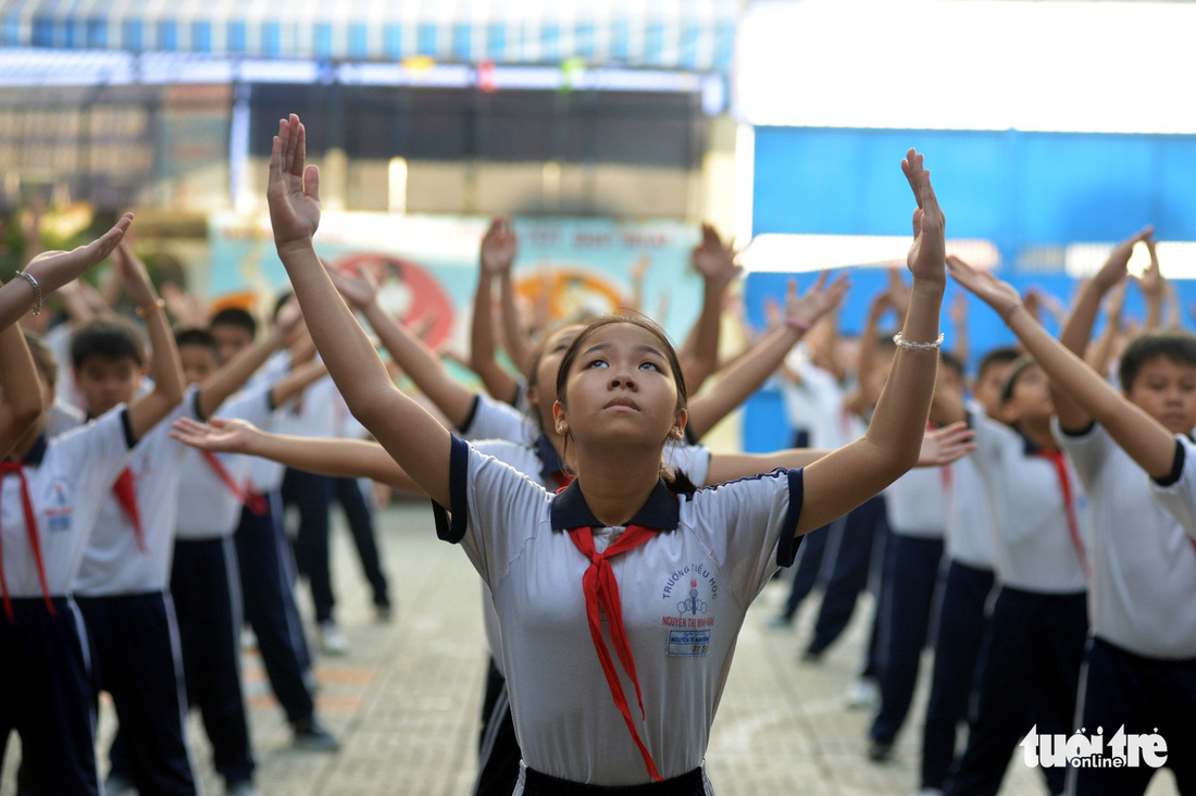 Học trò Sài Gòn thích thú tập thể dục với nhạc võ Vovinam - Ảnh 6.