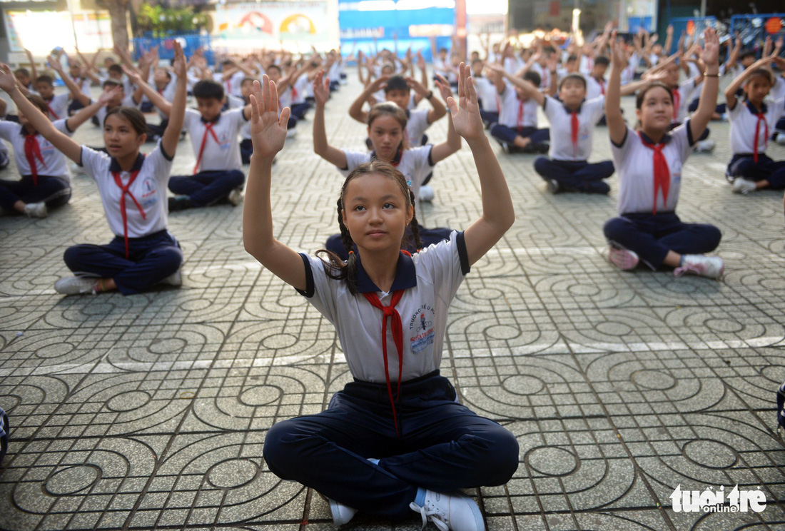 Học trò Sài Gòn thích thú tập thể dục với nhạc võ Vovinam - Ảnh 8.