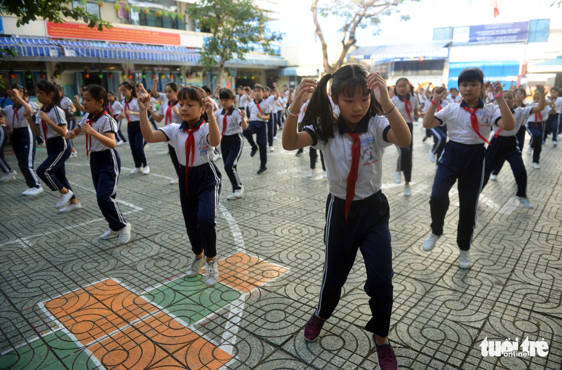 Học trò Sài Gòn thích thú tập thể dục với nhạc võ Vovinam - Ảnh 9.