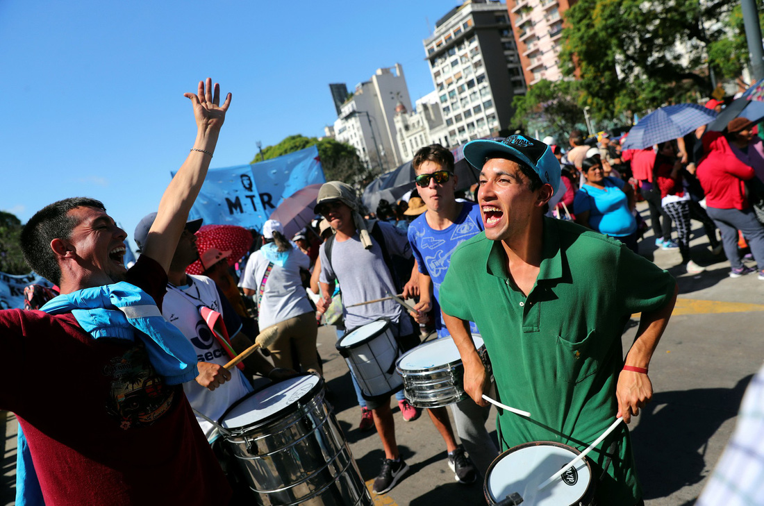 Muôn mặt biểu tình chống G20 ở Argentina - Ảnh 6.