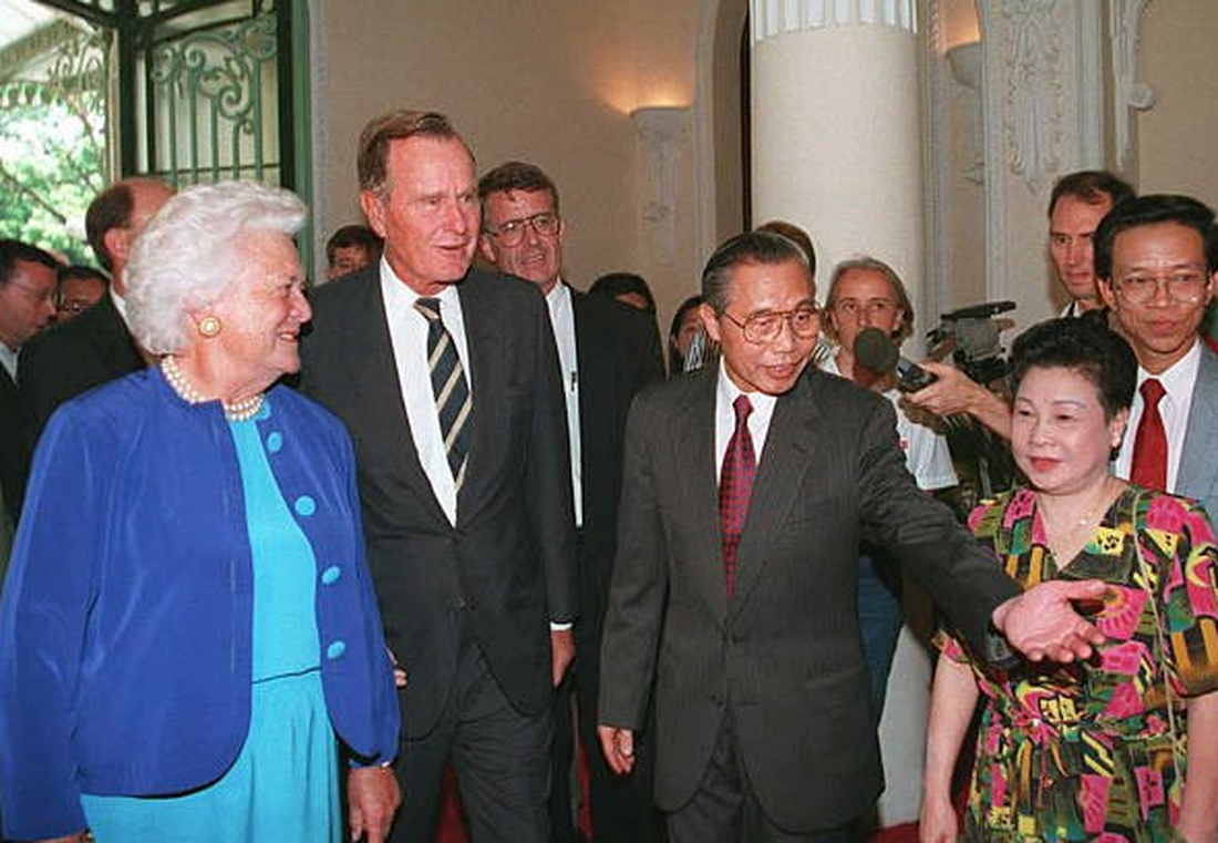 Cựu tổng thống Bush cha ‘khai trương’ quan hệ bình thường Việt - Mỹ - Ảnh 4.