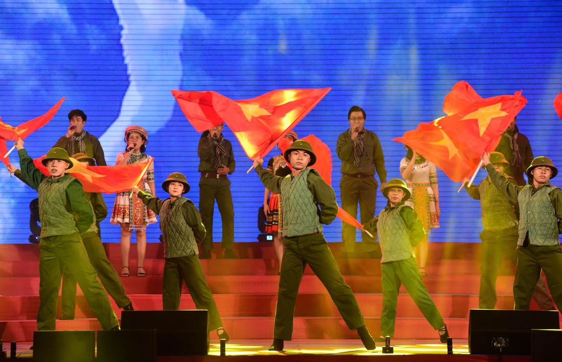 Chung kết liên hoan các nhóm tuyên truyền ca khúc cách mạng - Ảnh 3.