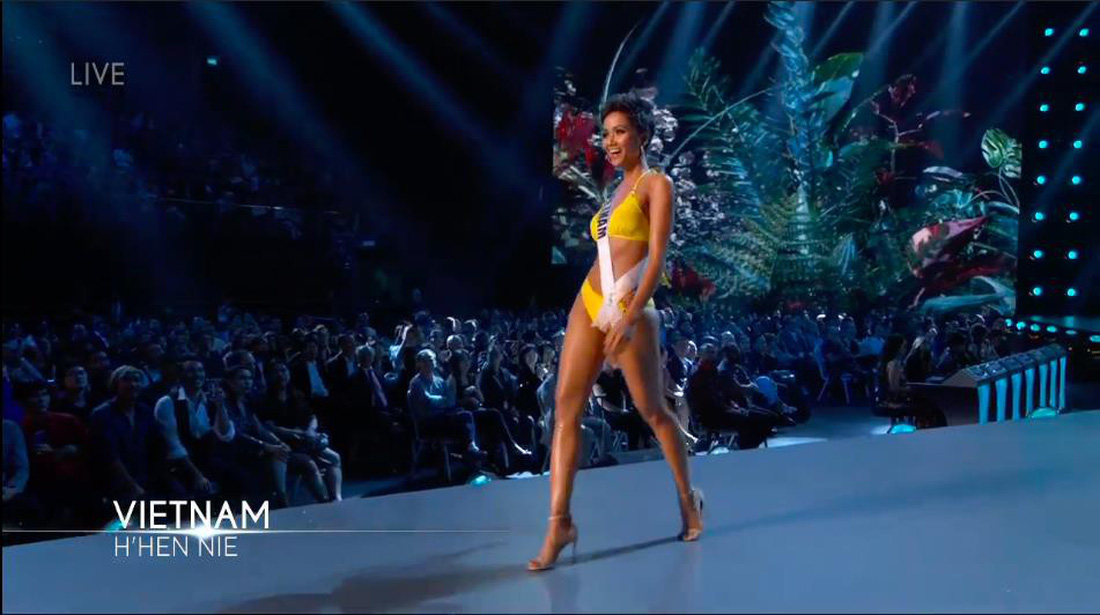Miss Universe 2018: H’Hen Niê trình diễn bikini, hất váy thần thái - Ảnh 7.