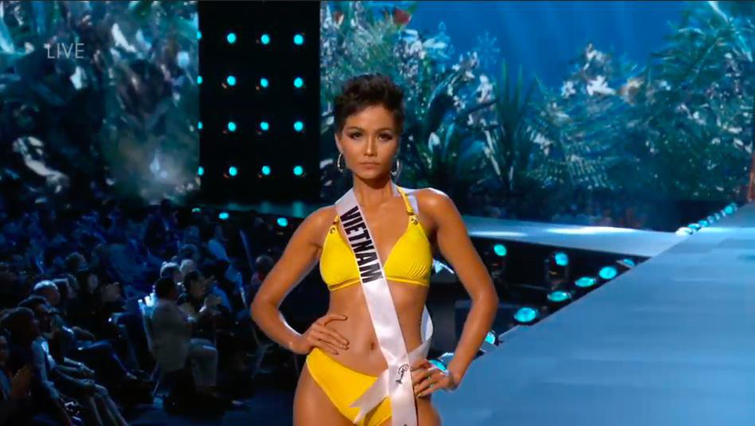 Miss Universe 2018: H’Hen Niê trình diễn bikini, hất váy thần thái - Ảnh 8.