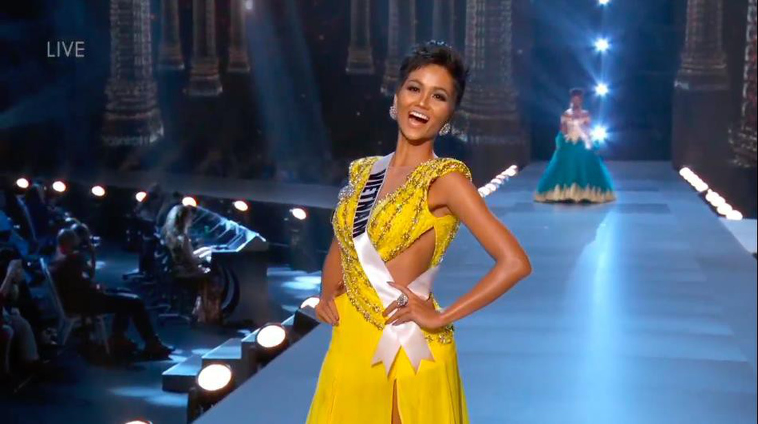Miss Universe 2018: H’Hen Niê trình diễn bikini, hất váy thần thái - Ảnh 10.
