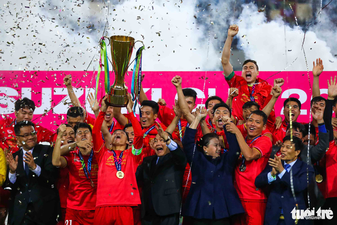 Những khoảnh khắc lịch sử của ĐT Việt Nam tại AFF cup 2018 - Ảnh 5.