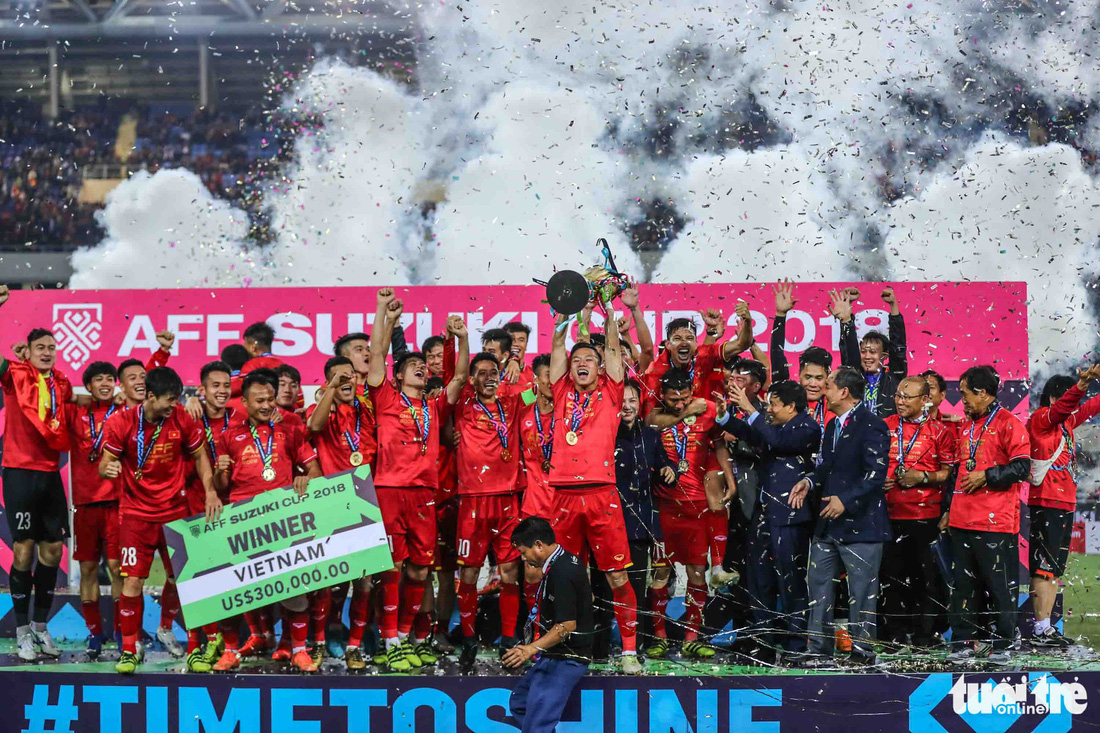 Những khoảnh khắc lịch sử của ĐT Việt Nam tại AFF cup 2018 - Ảnh 7.