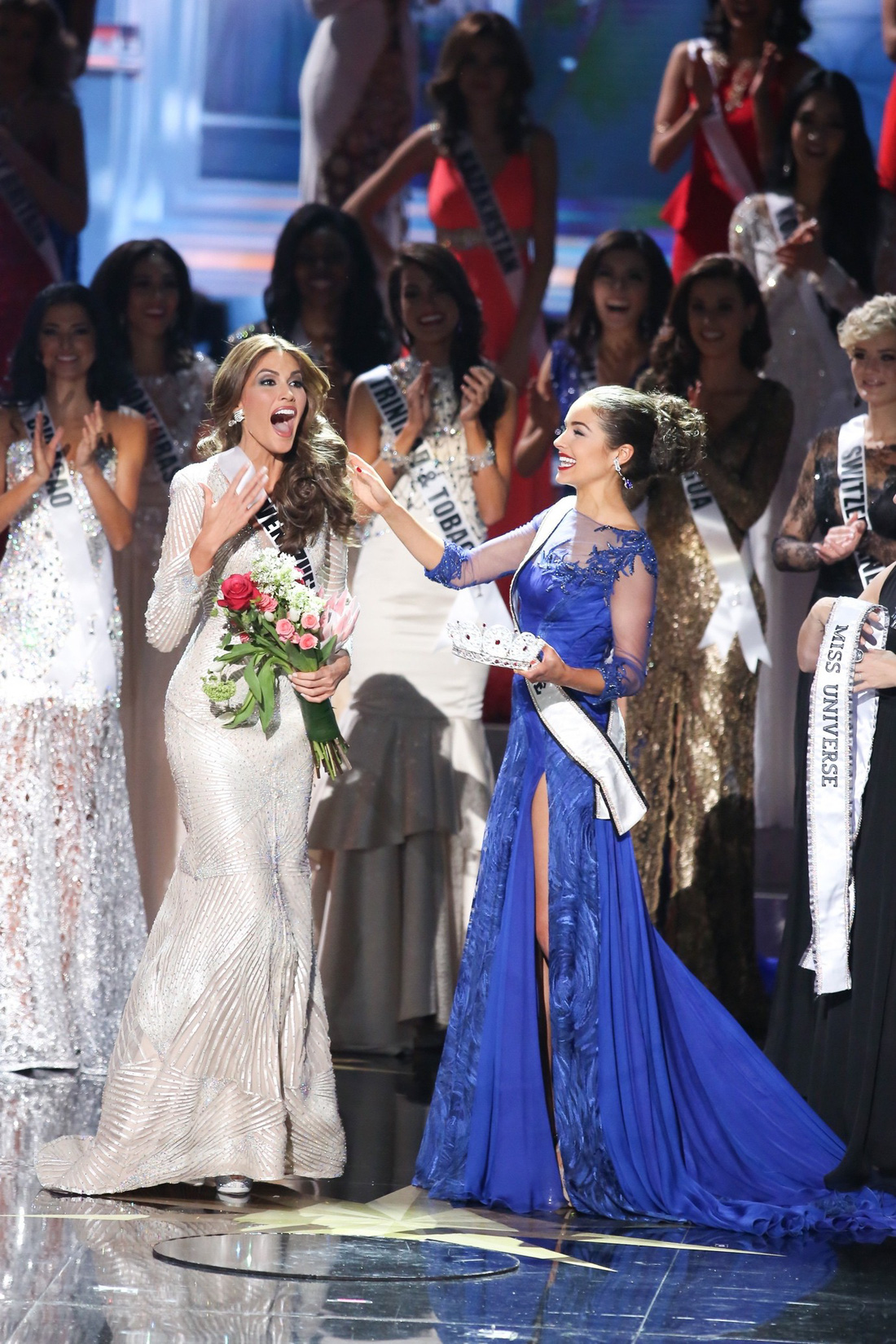 Thí sinh Miss Universe khóc, la thét, há hốc mồm khi là Hoa hậu - Ảnh 6.